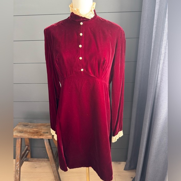 Dresses & Skirts - Vintage Red Velvet Like 1960’s Zippered Dress with Cream Lace, Christmas